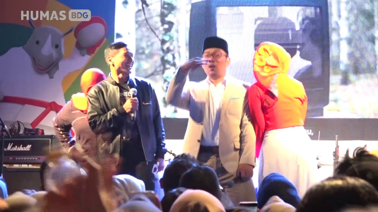 Ridwan Kamil didampingi istri Atalia Praratya menghadiri acara Braga Culinary Night di Jal
