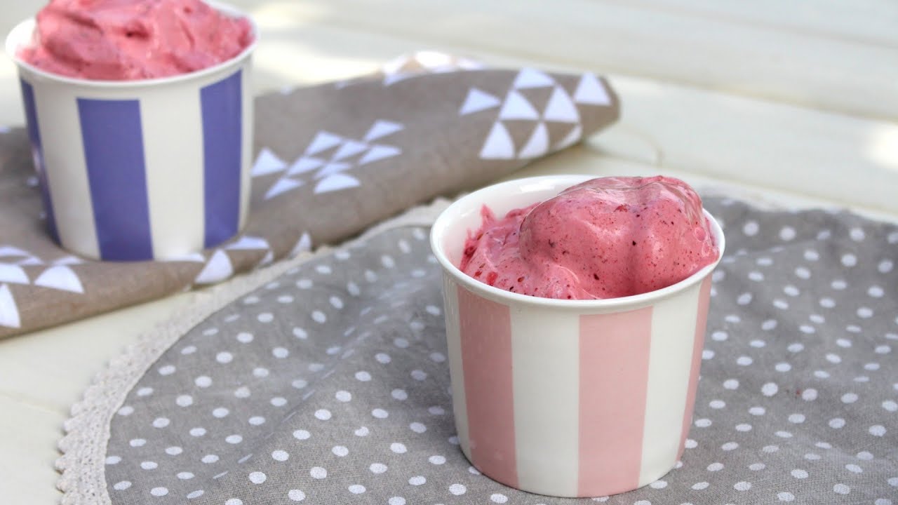 Espuma de frutos rojos congelados con MAMBO
