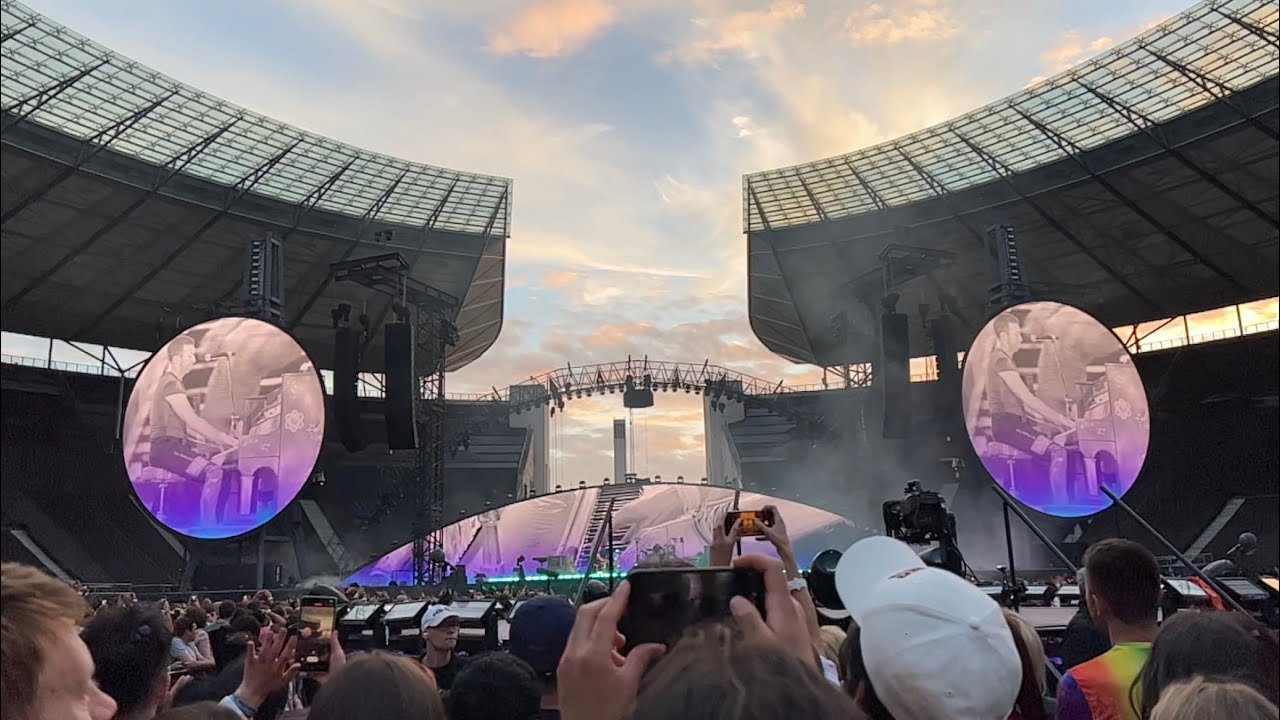 Coldplay - The Scientist - (Live at Berlin 2022)