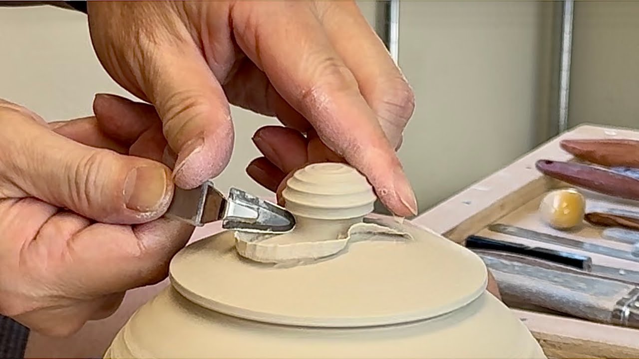 811. Trimming a Sodium Silicate Texture Covered Jar with Hsin