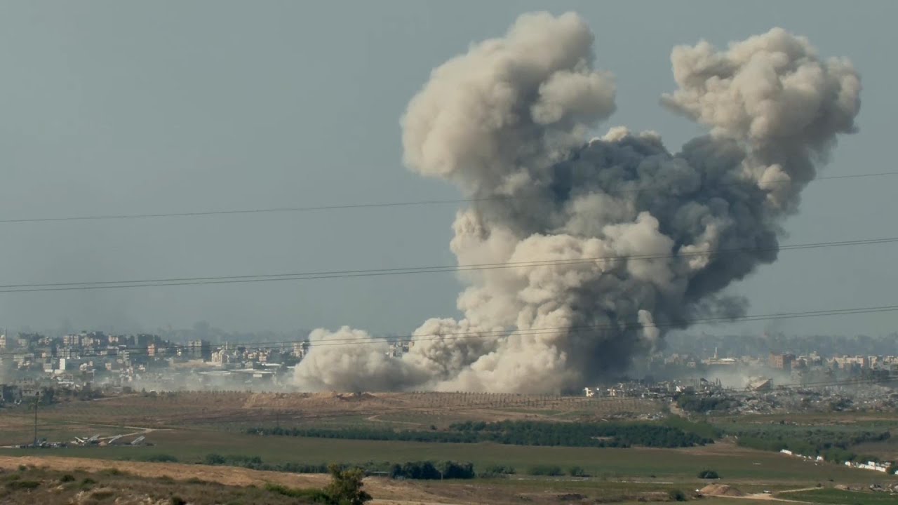Huge smoke cloud seen rising after blast in Gaza - YouTube