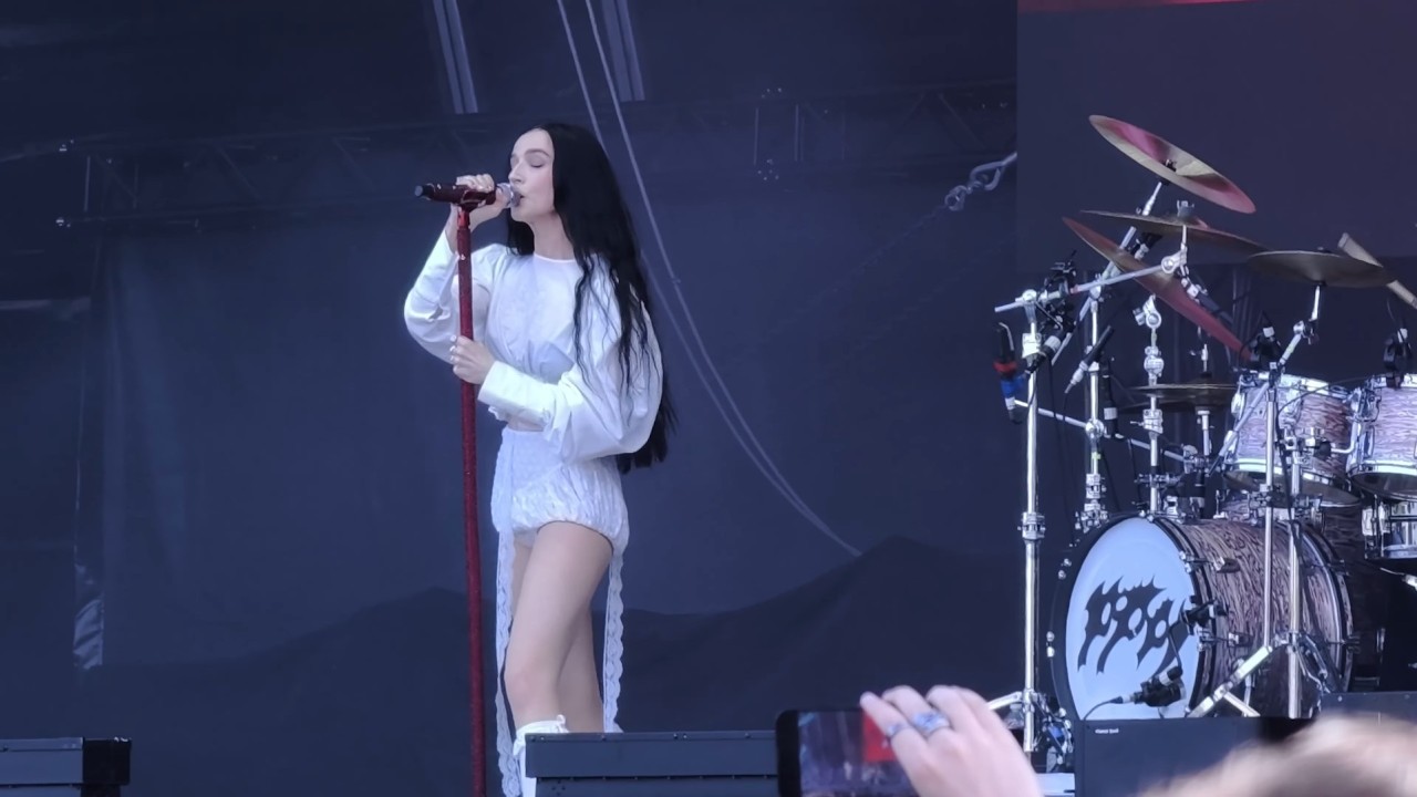 POPPY - The Cost of Giving Up (LIVE HQ AUDIO / MULTICAM)