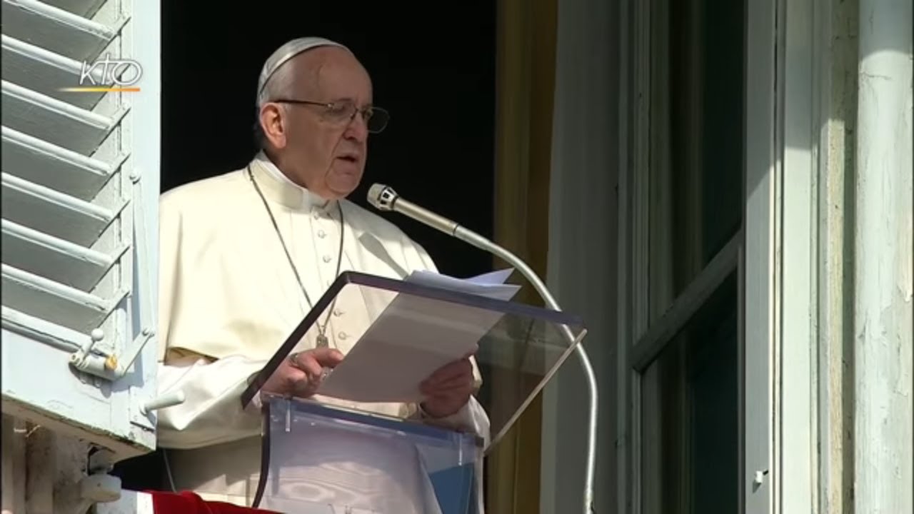 La famille de Nazareth est sainte car Jésus en est le centre : Angélus du 30 décembre 2018 prière universelle mariage