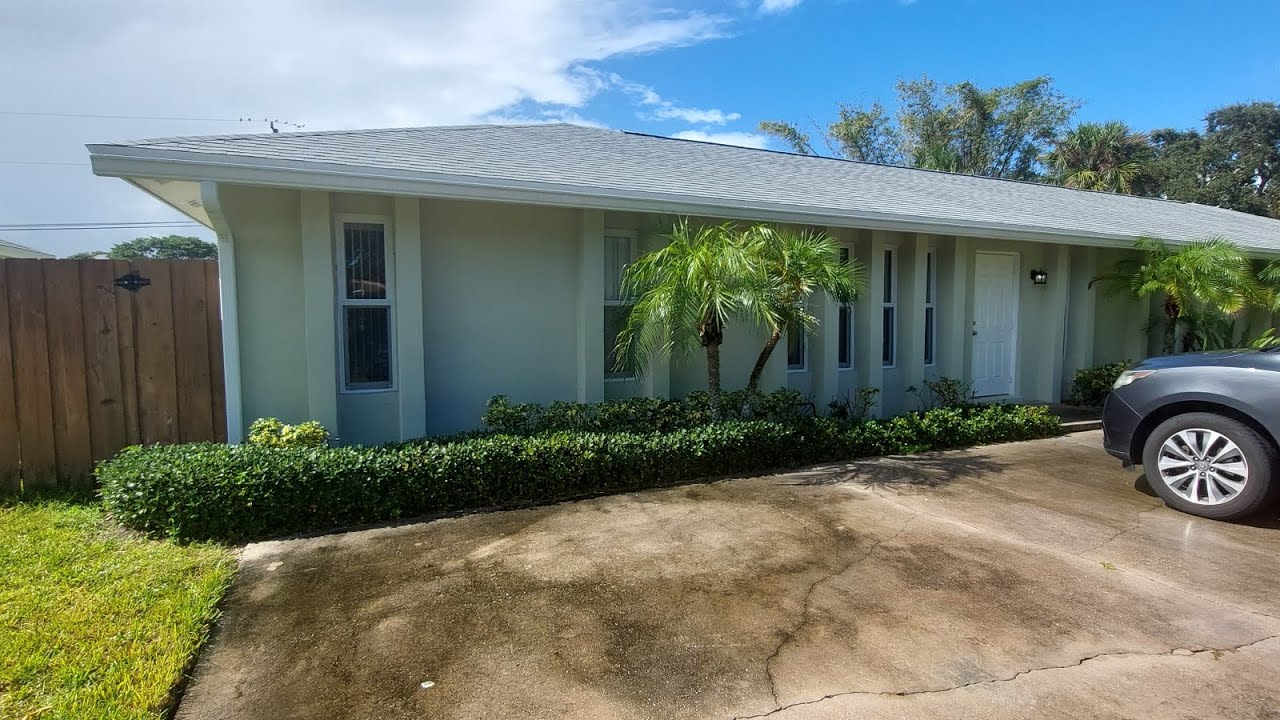 Rent! 9231 Silverthorne Dr, Palm Beach Gardens. Price 2,250 Water