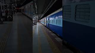 Western Railway, Indian Railway, Sayajinagri Super Fast, Gandhidham, Super SHINE coches, clean train