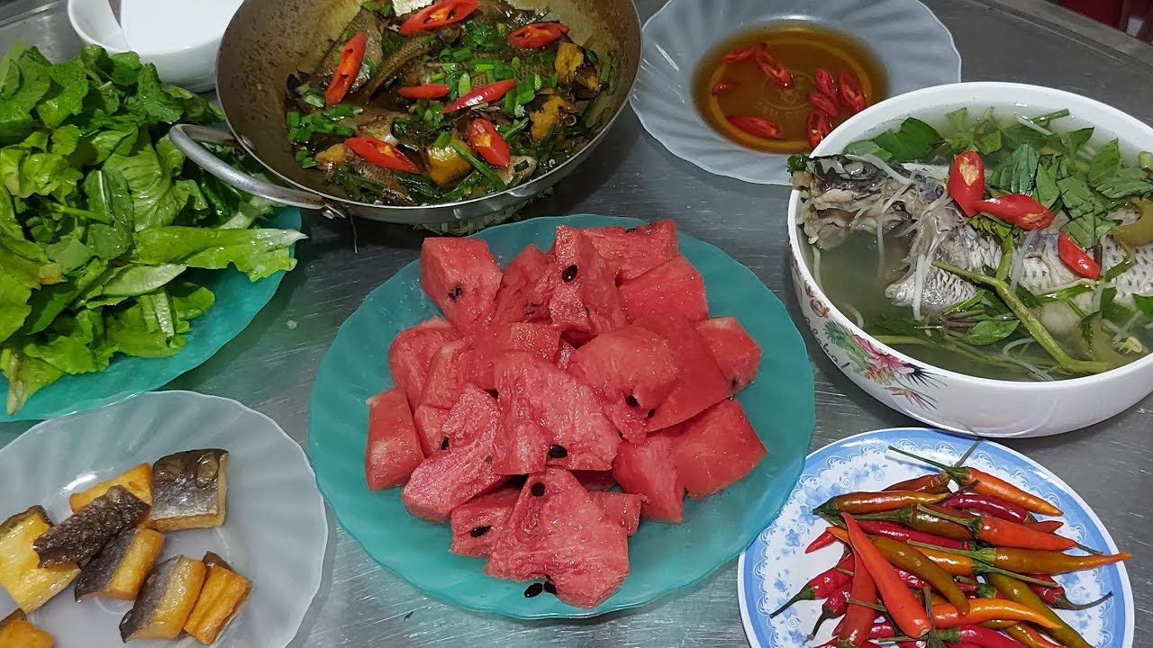 Ăn cơm và dở cơm đi làm hồ cả nhà mình ơi 