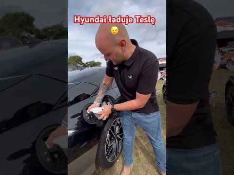 Hyundai ładuje Teslę