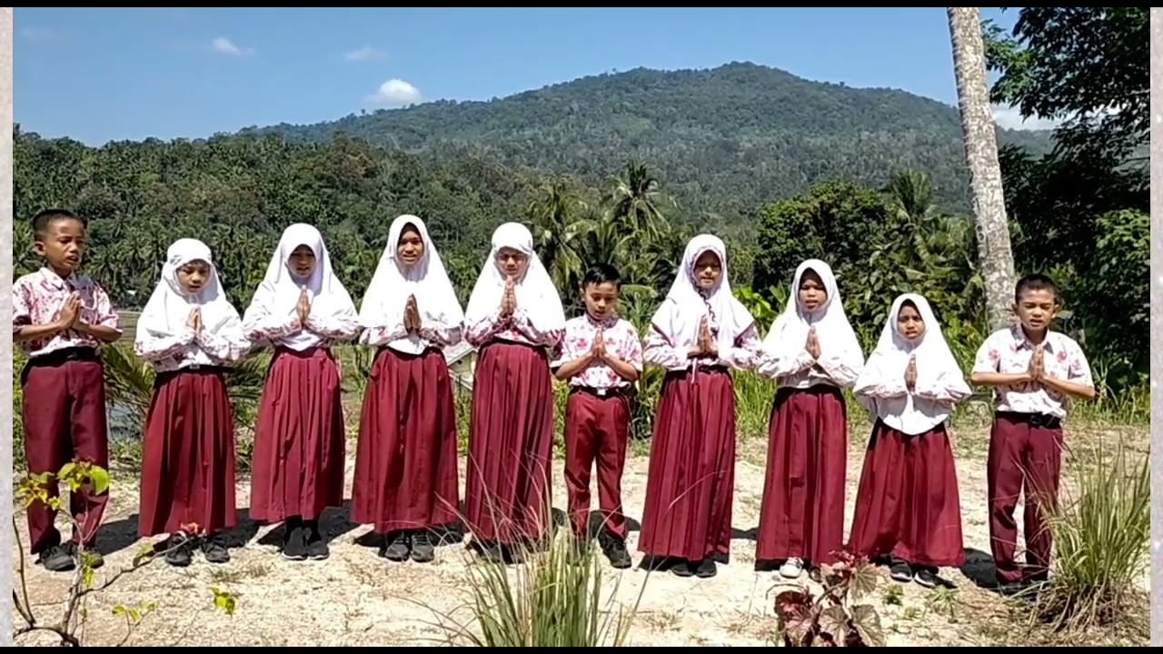 Penampilan Asmaul Husna dari SDN 10 Batu Badinding dalam Lomba Asmaul Husna antar SD
