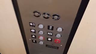 Modded US elevator / Macy's Westfield Plaza Bonita / California San Diego