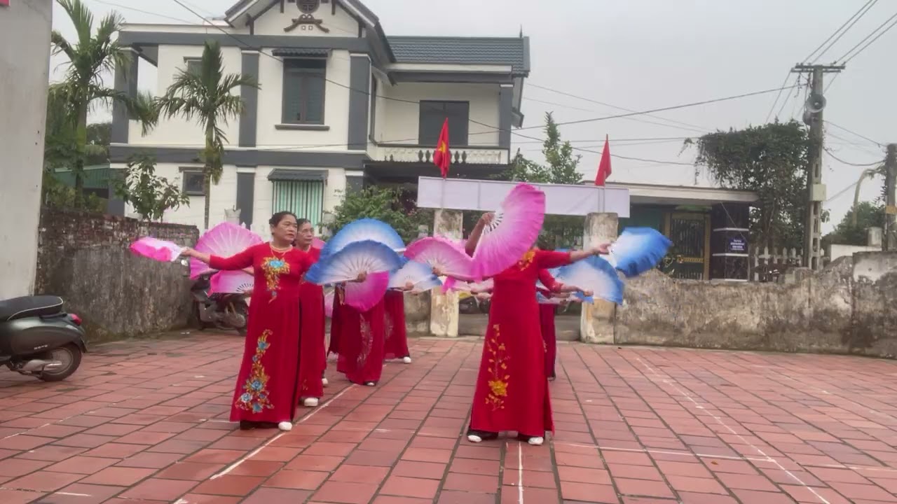 Dân vũ . Đãng đã cho ta một mùa xuân. CLB dưỡng sinh phố 8 phường Quảng Phú 