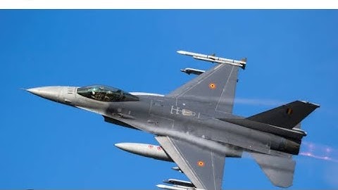 F-16 display flight in DCS