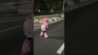 main sepatu roda dijalan #sepaturodaanak #inlineskate #mainananak #kontenanak #sepaturoda #urban