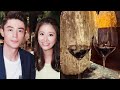 林心如霍建华庆祝结婚九周年,喝红酒享受烛光晚餐,婚后生活低调幸福
