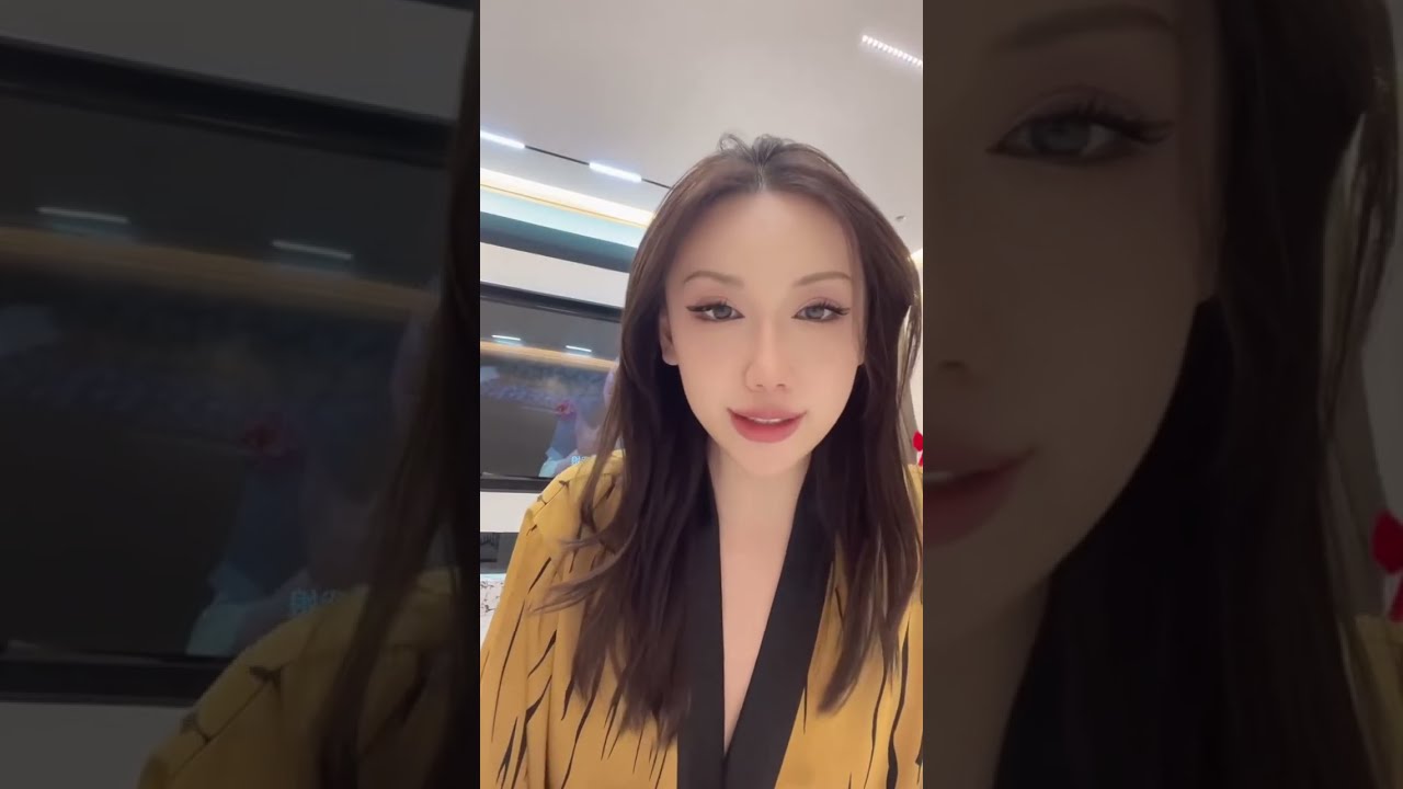 美女直播闪现，大家看准时机哦！