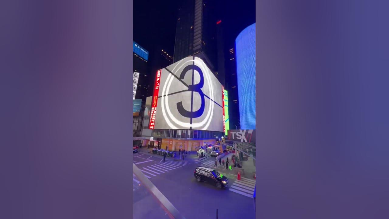 MIDNIGHT MOMENT IN TIMES SQUARE #NYC #TimesSquare #MidnightMoment #Shorts