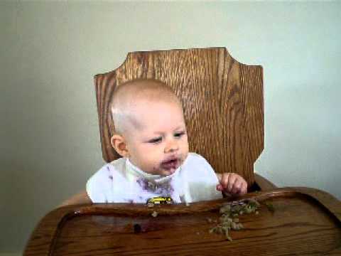 Baby Using Pincer Grasp Youtube