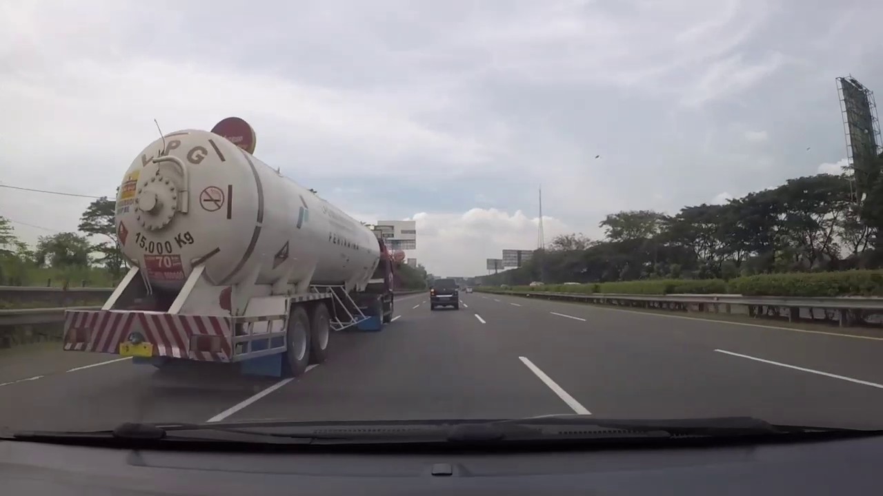 KONDISI JALAN DI IKEA TOL  ALAM  SUTERA  TOL  KEBON JERUK 