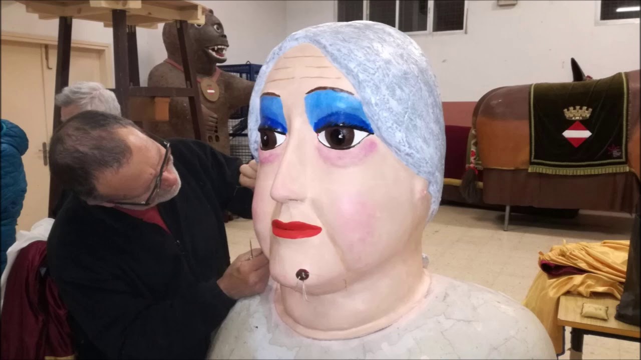 Construcció de la Geganta del Carnaval de Valls (Carnaval 2017)