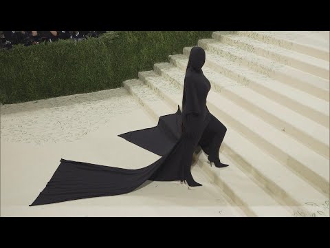 who dressed in all black at the met gala