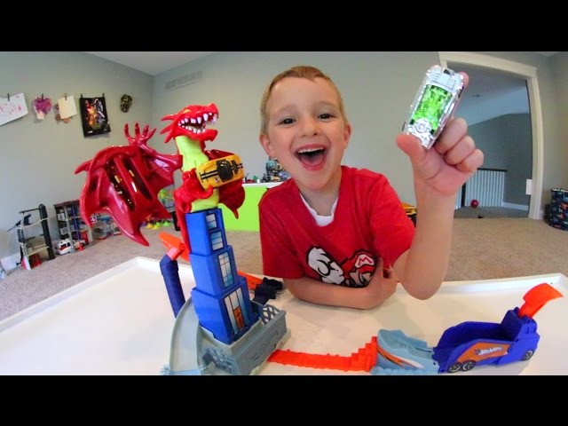 Hot Wheels Dragon Blast Play Set with Launcher for Heroic Action