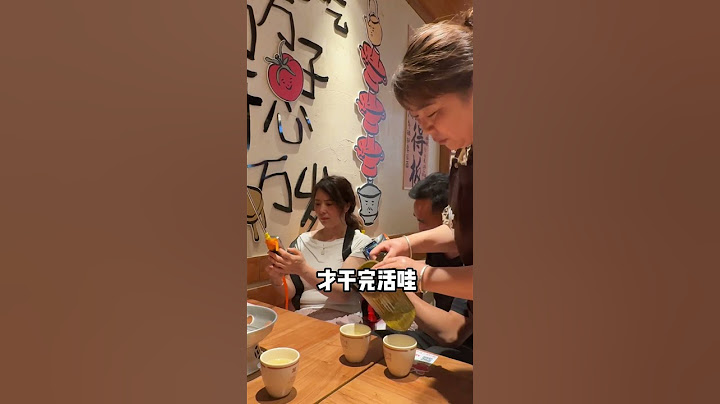 这一定是奇葩里面最实用的手机壳！爸妈用了都说好👍🏻 #奇葩手机壳 #家庭 #搞笑 #生活 #双胞胎