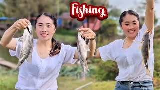 Mijn Moeder Geniet Van Een Recreatieve Viservaring Op Het Zoetwatermeer.