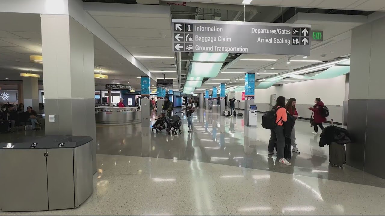 Des Moines International Airport prepares for busy holiday travel - YouTube