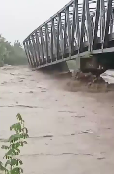 Video Saat Jembatan Ambruk diterjang Banjir Malaka !