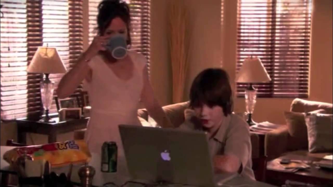 Previously On Weeds (Nancy chews on a straw)
