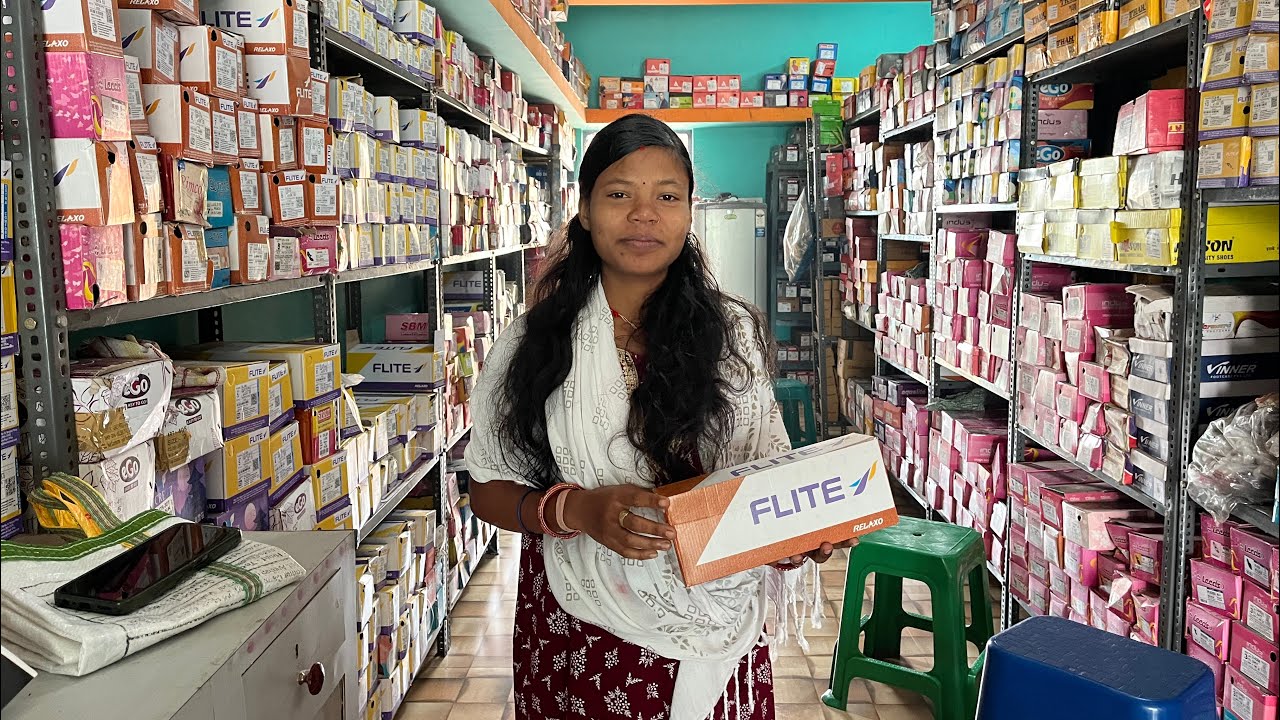 Madhu lagi chapal ghini jauchhu sambalpuri vlog video Madhu Vlogs Roshan Vlogs 