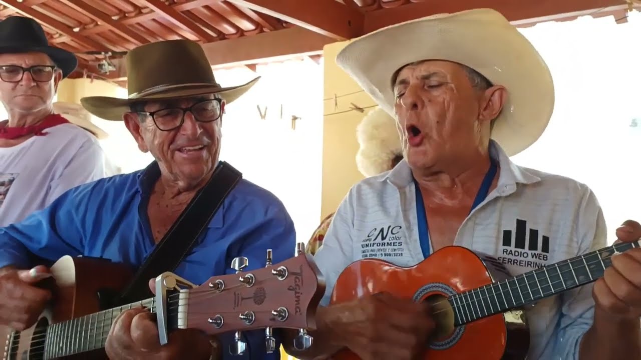 Folia de Reis de Setembro de Itaguari 2023 sendo embaixada por Divino do Juca no ritmo Folia Mineira