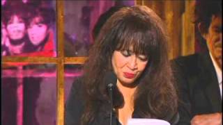 Video thumbnail of "Ronettes accept award Rock and Roll Hall of Fame  Inductions 2007"