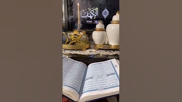 يوم الجمعة - صلاة الجمعة، وقراءة سورة الكهف، والإكثار من الصلاة على النبي