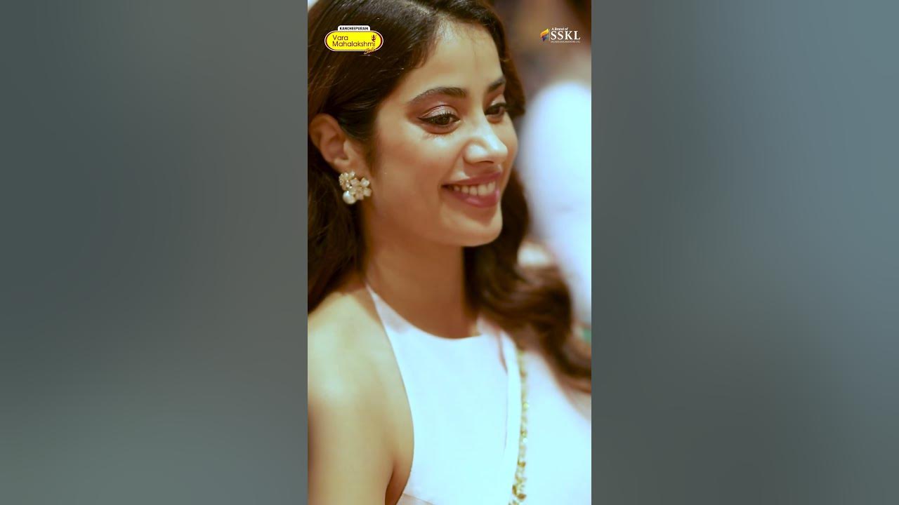 janhvi-kapoor-at-chennai-store-kanchipuram-varamahalakshmi-silks