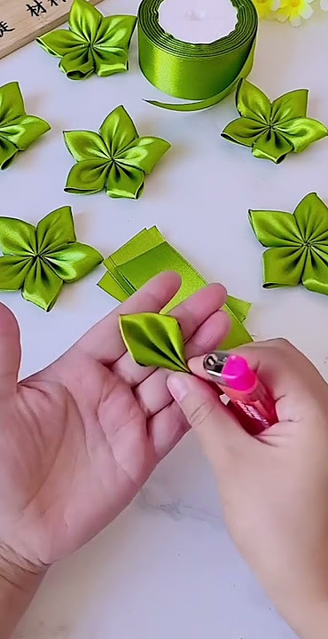 Handmade diy ribbon rose leaf #diy #handmade #flowers #tutorial #rose #craft #ribbon #gift #leaf