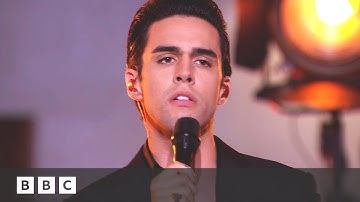 Stephen Sanchez performs 