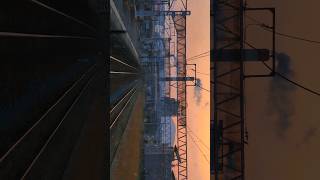【JR東海】浜松行き車窓。工場の煙突、夕焼け