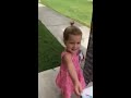 Marine dad’s surprise homecoming knocks his toddler daughter off her feet - 1022074