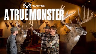 Bill and Tyler Jordan with Dustin Huff | 211 4/8inch Indiana Giant | A True Monster Buck