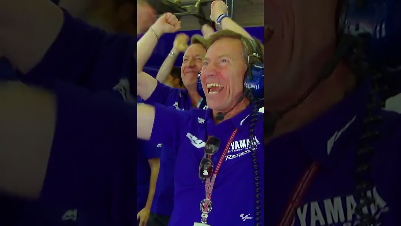 Lorenzo blasts past Marquez to the line at Mugello!