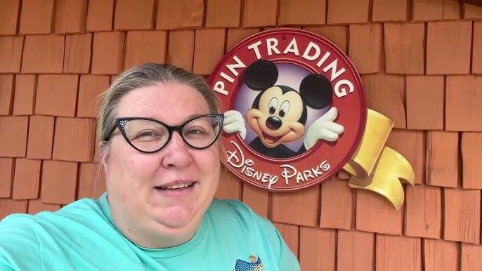 Disney Pins Trading - Disney World 2021 Vlog - Pin Trading Disney Springs 