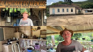 UMA FAZENDA DE TRADIÇÃO MINEIRA, TEM GADO,  PORCO,  GALINHA , MEL, RAPADURA,  MELADO E FAZEM CACHAÇA