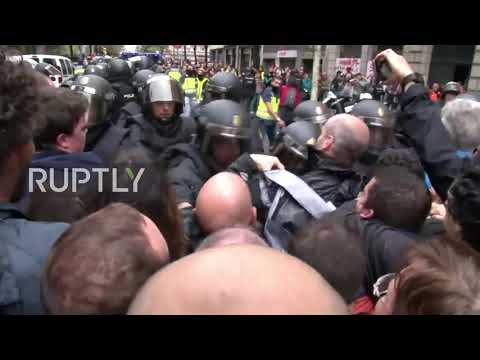 Spain: Clashes as police try to quell voting in Barcelona