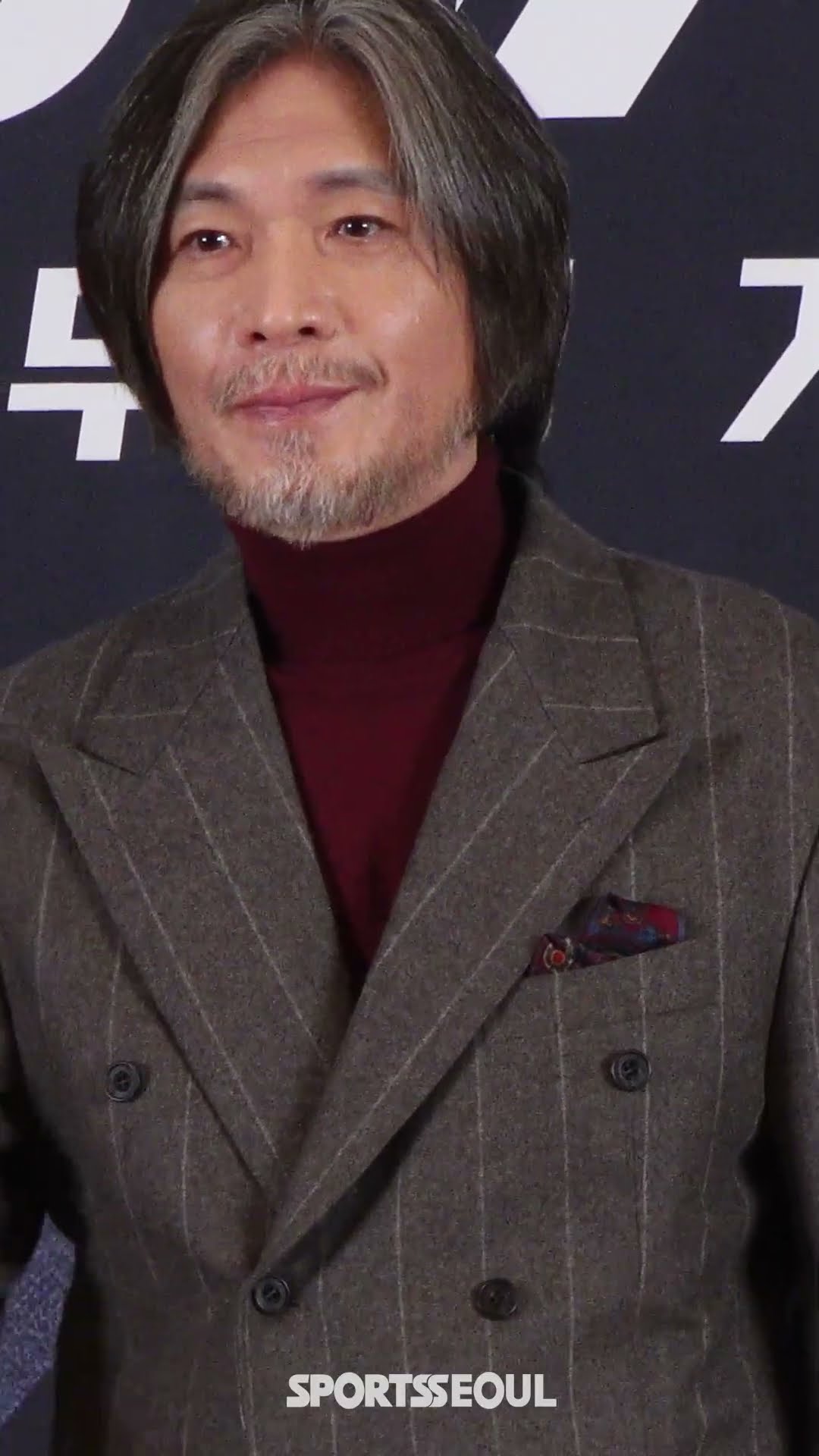 임재범, 한껏 진지하게 잡은 포즈는?