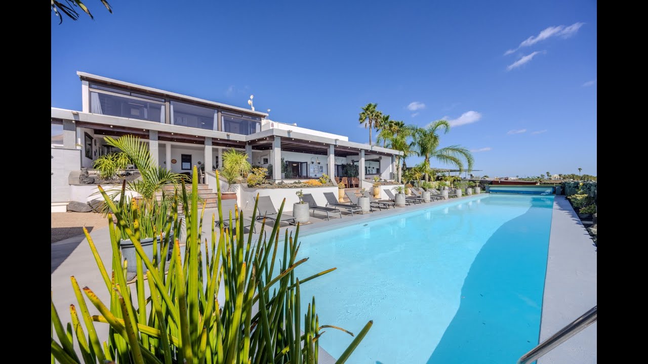 P126001 - Elevated coastal estate offering space, privacy & panoramic views in Macher