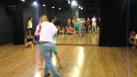 Alisson & Audrey in Hanoi - Demo of first workshop