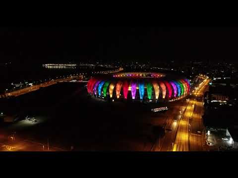 Beira-Rio iluminado em homenagem ao Dia do Orgulho LGBTI+