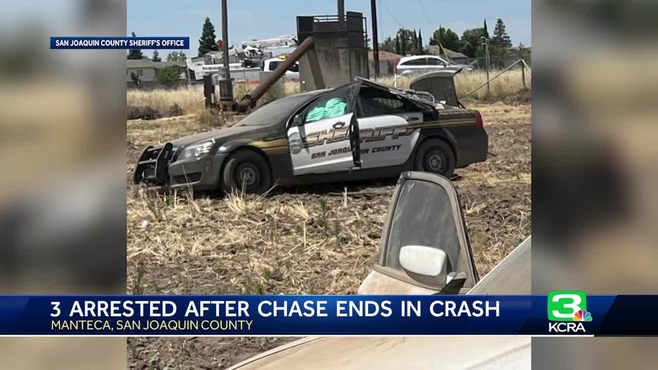 Carjacking suspects crash after chased by deputies in Manteca - YouTube