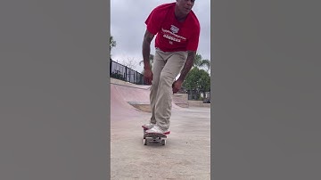Back to back blunt slides with @tommysandoval_619  #blunted #bluntslide #backtoback #skateboarding