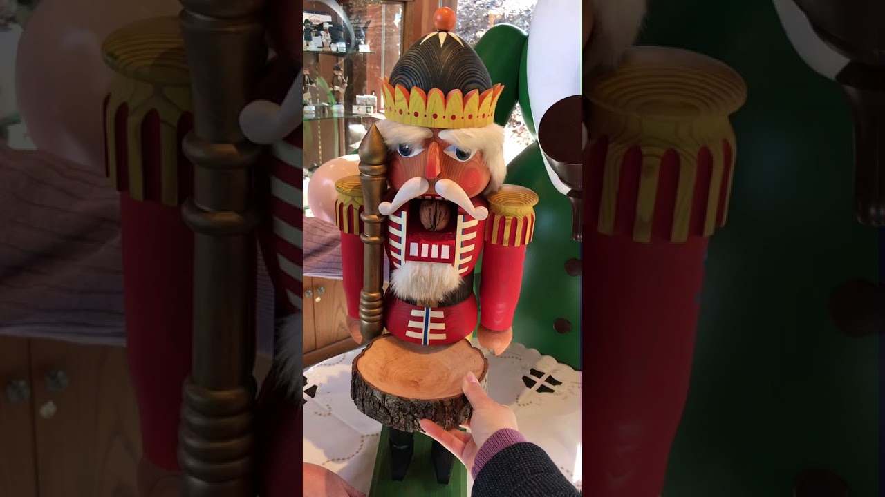 王道 くるみ割り人形でくるみを割ってみました エルツおもちゃ博物館 軽井沢 Youtube